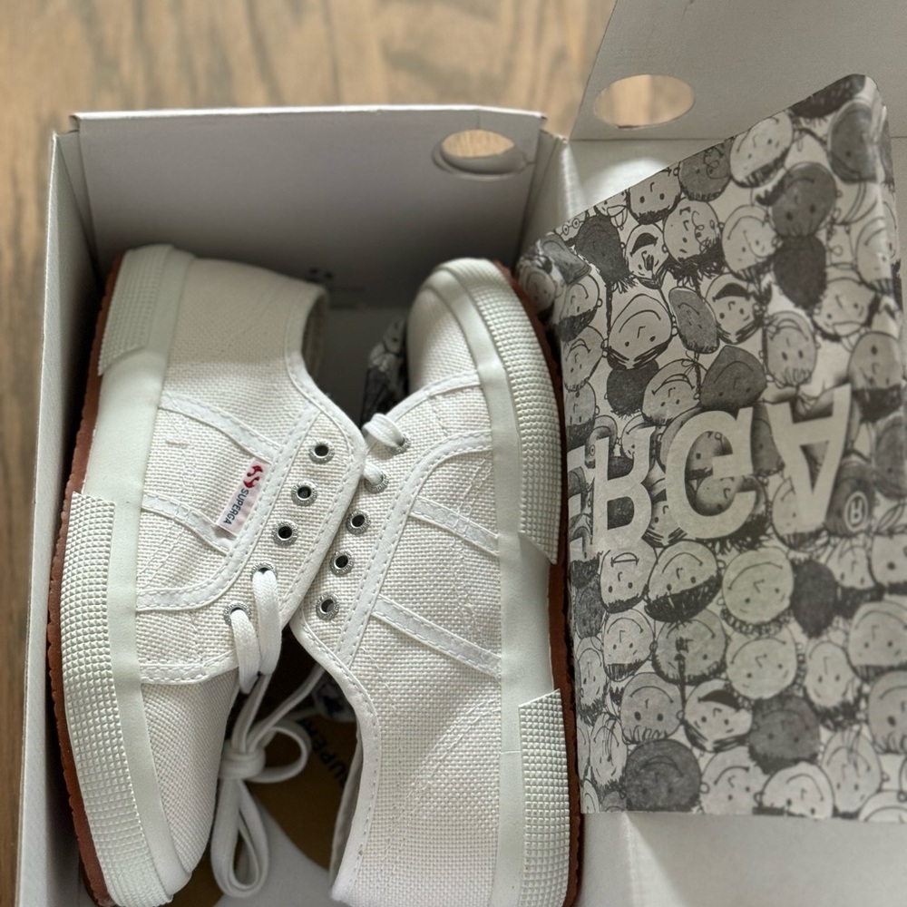 Brand new in box*Superga Girl’s 2750 JCOT Classic White Canvas Sneakers - Picture 4 of 7